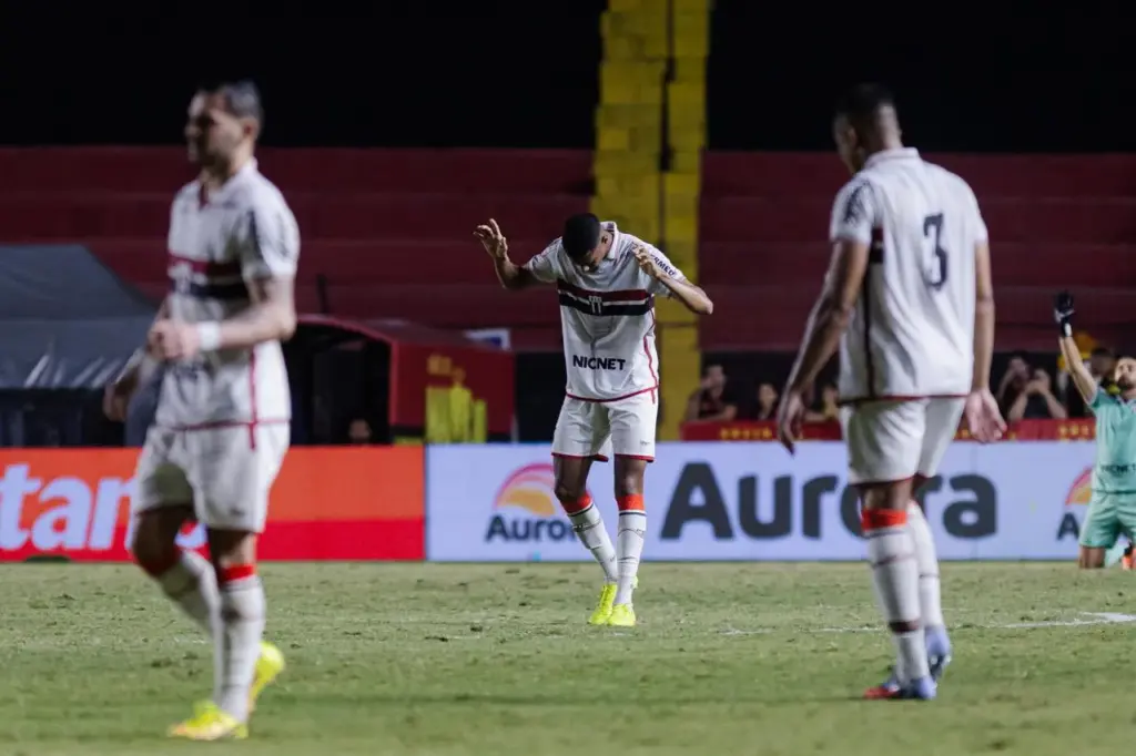 Sport-PE 3 x 3 Botafogo - Empate eletrizante na Série B 2 Botafogo vantagem Sport intervalo Série B