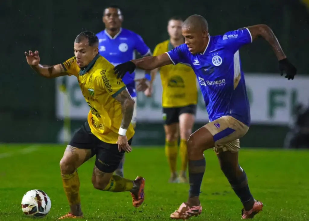 Técnico do Confiança exalta empate na Série C: "Tivemos boas oportunidades" 2 Confiança empata Ypiranga-RS Série C