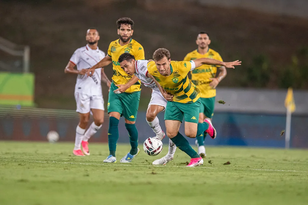 Cuiabá-MT 0 x 1 Atlético-GO - Dragão encosta no G-6 da Série B 2 Cuiabá Atlético-GO Série B