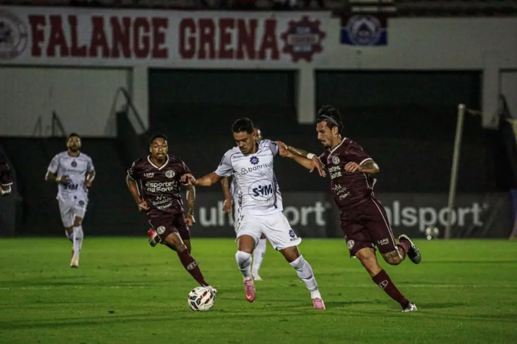 Ferroviária 0 x 1 Caxias-RS - Gaúchos triunfam em duelo grená pela Série C 2 Ferroviária Caxias Série C
