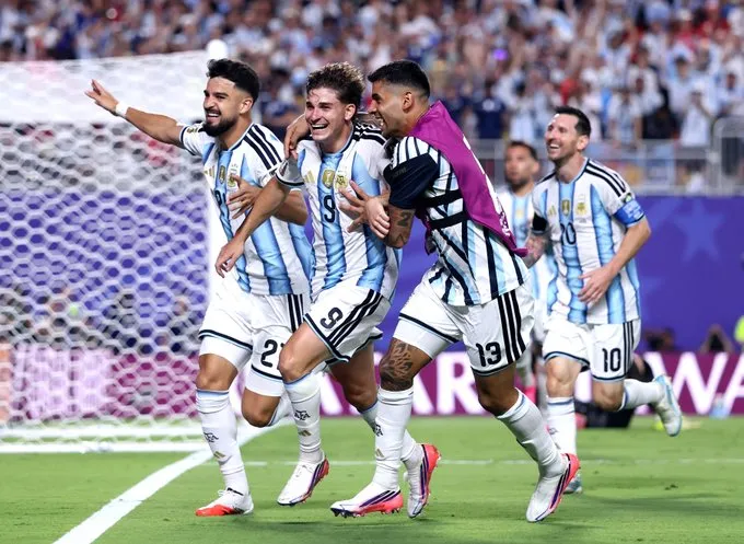 fifa define uniformes final copa 1