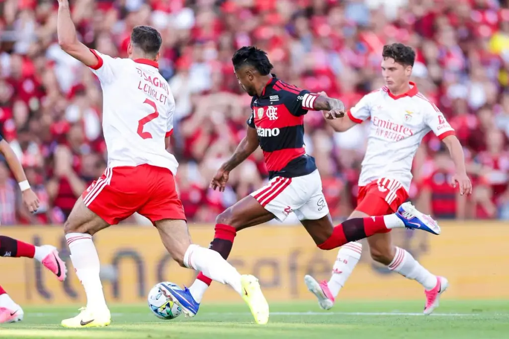 Flamengo vence Benfica-POR e conquista Taça do Algarve 2 Flamengo Benfica Taça do Algarve