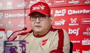 Guto Ferreira projeta acesso do Vila Nova e exige melhora fora de casa