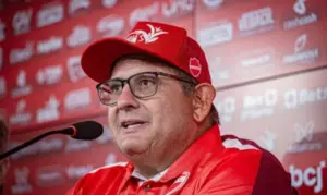 Série B: Guto Ferreira lamenta postura do Vila Nova fora de casa