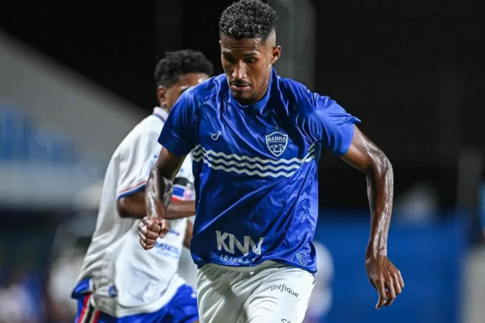 Henrique Freitas troca Barra-SC Atlético-GO
