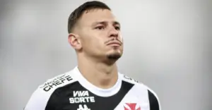 Hugo Moura aceita proposta do mundo árabe e está de saída do Vasco