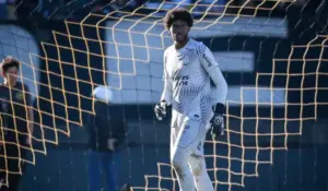 Hugo Souza lamenta atrasos salariais no Corinthians após empate