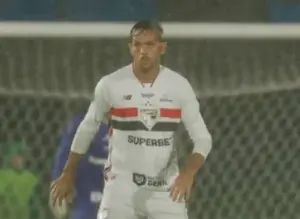 Toloi tem lesão e São Paulo deve usar defesa contestada diante do Flamengo