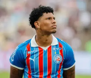 Marcos Victor celebra renovação no Bahia 