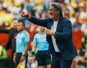 Técnico da Suíça celebra avanço às quartas após 72 anos