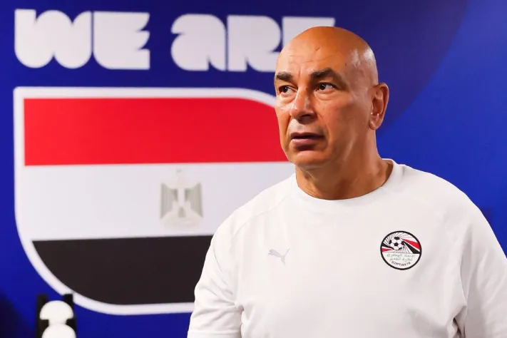 Técnico Hossam Hassan renova com o Egito
