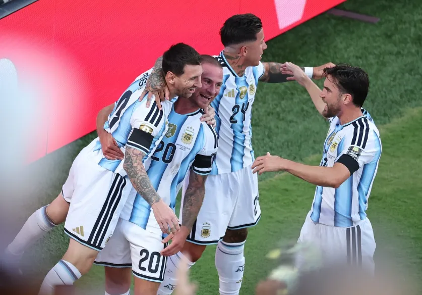 Argentina 3 x 1 Suíça - Los Hermanos sobrevivem entre os quatro 2 Argentina Mac Allister Copa do Mundo