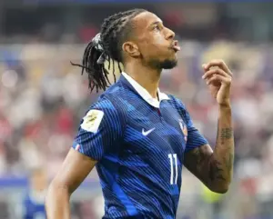 Bayern banca Olise e rechaça interesse do Real Madrid