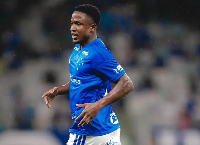 Colombiano do Cruzeiro sofre grave lesão e opera na Finlândia
