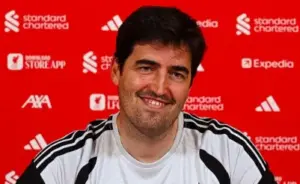 Iraola assume o Liverpool e cobra novos reforços para 2026