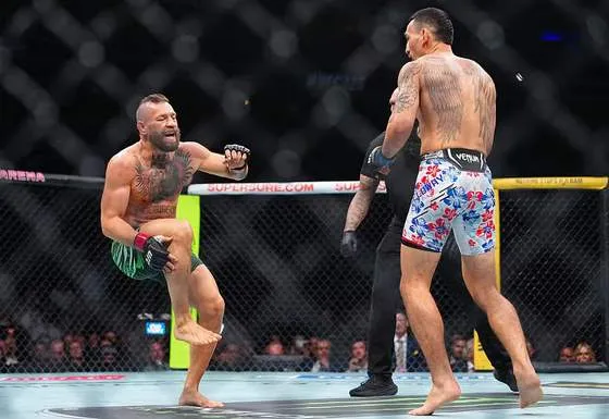 UFC: McGregor abandona em segundos para Holloway