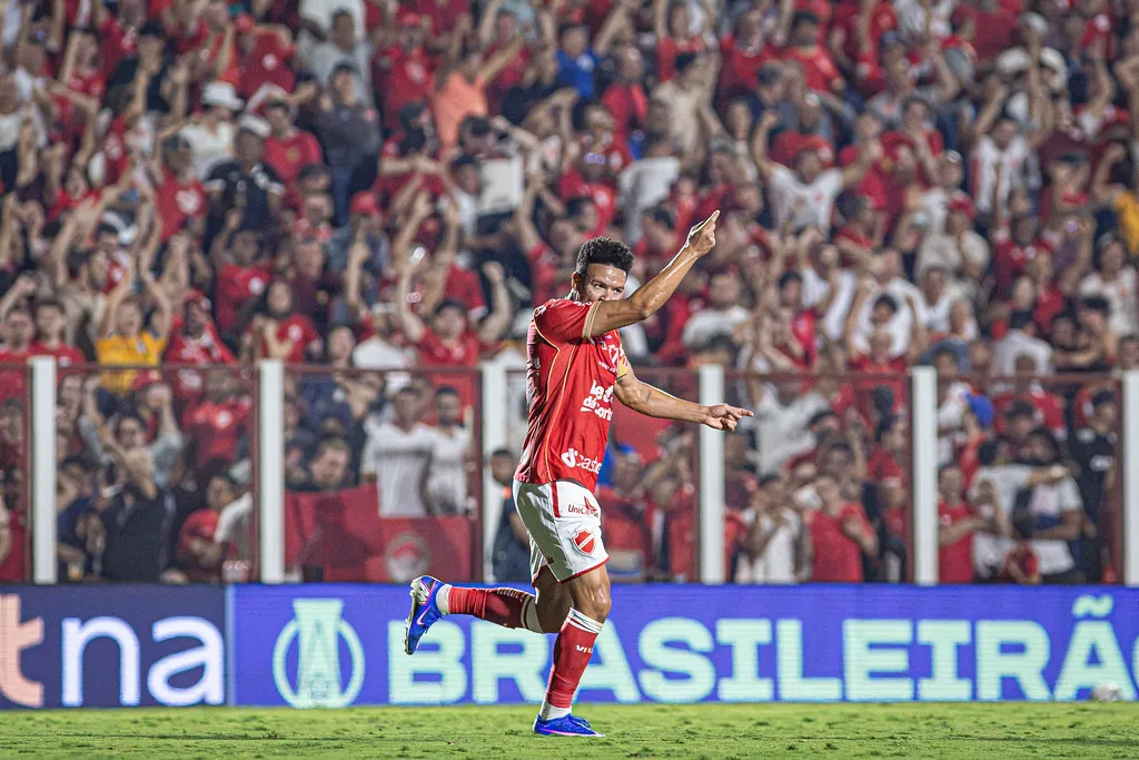 Mandantes ditam a Seleção FI da 16ª rodada da Série B 3 Marquinhos Gabriel Vila Nova Seleção FI