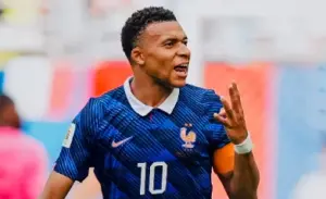 Mbappé termina a Copa como artilheiro e leva a Chuteira de Ouro
