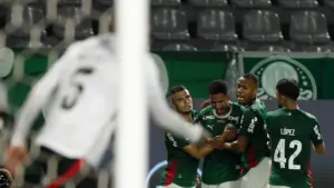 Vitória x Palmeiras - Onde assistir, arbitragem e escalações