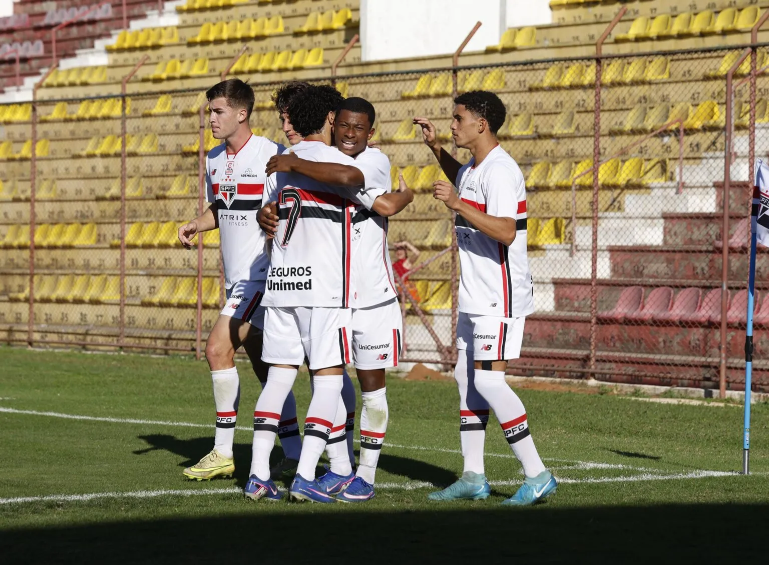 São Paulo bate Botafogo Paulista Sub-20 A