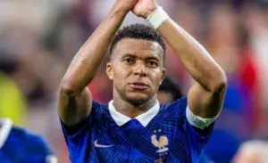 Mbappé prevê títulos com a França e lamenta frustração na Copa