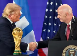 Deputado dos EUA indaga Infantino sobre relação Fifa e Trump