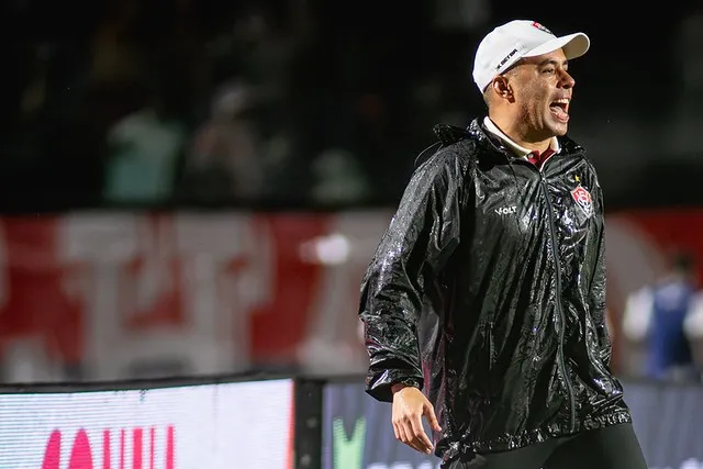 Jair Ventura lamenta derrota no Ba-Vi e explica opções táticas 2 Jair Ventura lamenta derrota no Ba-Vi, explica opções táticas e cita desfalques (Foto: Victor Ferreira/ECV)