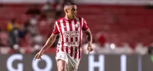 Lateral do Náutico celebra titularidade e mira evolução da equipe