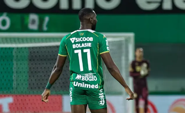 Bolasie tem lesão no pâncreas e é hospitalizado após choque