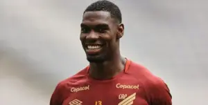 Zagueiro fica perto de voltar a atuar pelo Athletico-PR
