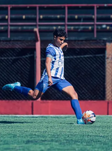 Lucão se isola na artilharia do Sub-13 após golaço e entra na mira de gigantes 3 CCItxHIe image