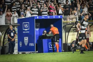 Goleiro atendido, jogador fora: Copa Paulista estreia regra curiosa