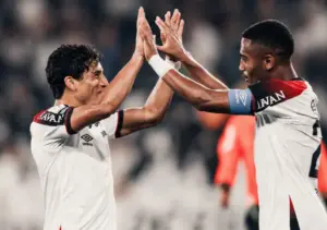 Botafogo 2 x 3 Athletico-PR - Furacão encosta no vice-líder Flamengo