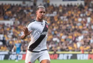 Jogador do Vasco é alvo de operação da polícia contra tráfico de armas e drogas no RJ