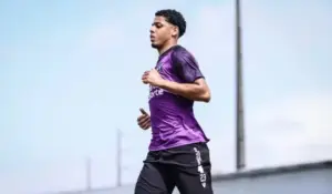 Ceará junta cacos na zaga para duelo com a Ponte Preta