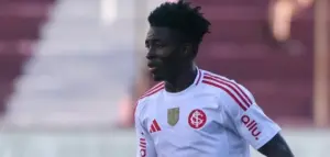 Internacional desiste de contratar volante ganês em definitivo