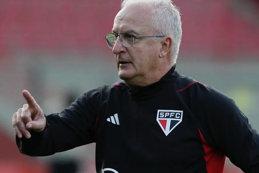 Dorival se desespera com a irregularidade do São Paulo: 'Não dá para aceitar'