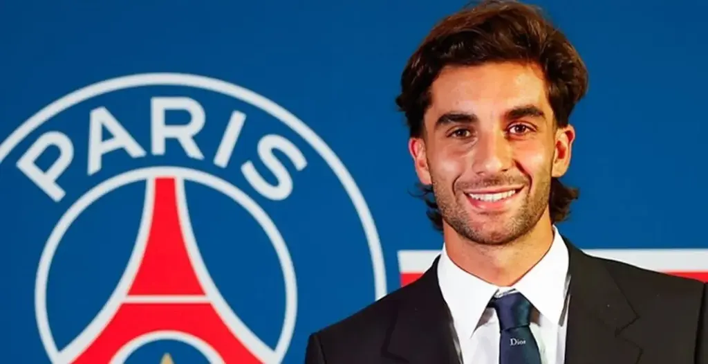 PSG oficializa a contratação de herói do título mundial da Espanha