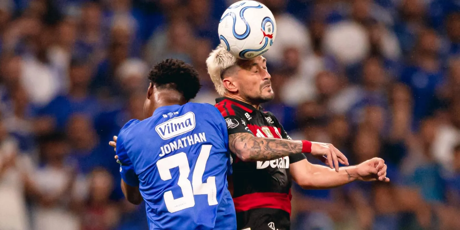 FLAMENGO X CRUZEIRO ARRASCAETA E JONATHAN JESUS