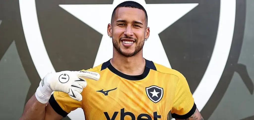 Gabriel Batista deve ganhar chance como titular do Botafogo