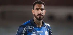 Marília avalia rescindir com zagueiro após participação na várzea