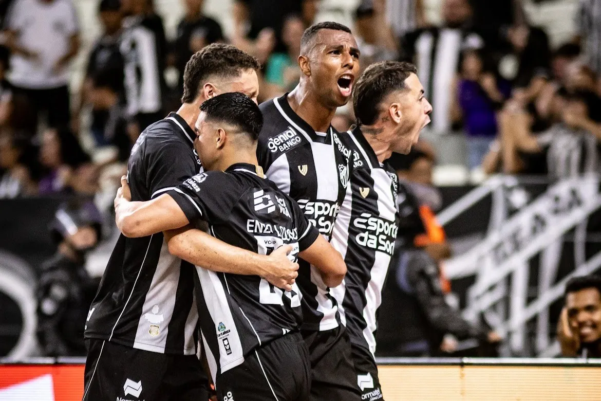 O Ceará venceu o Londrina por 2 a 1 na noite deste sábado (22), na Arena Castelão, pela abertura da 24ª rodada da Série B (Foto: Gabriel Silva / Ceará SC)