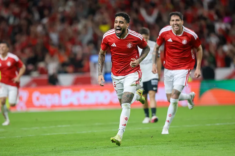 Internacional 2 x 0 Corinthians - Colorado abre vantagem na Copa do Brasil 2 Internacional Corinthians Copa do Brasil Ricardo Duarte 1