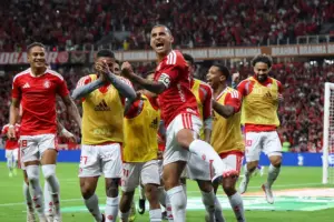 Internacional 2 x 0 Corinthians - Colorado abre vantagem na Copa do Brasil