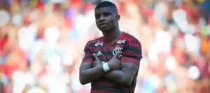 Vila Nova contrata campeão da Libertadores pelo Flamengo