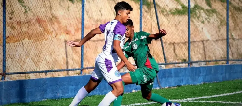 Alvo do Palmeiras, Lucão faz dois no Verdão e se isola na artilharia do Paulista Sub-13 2 LUCAO 2