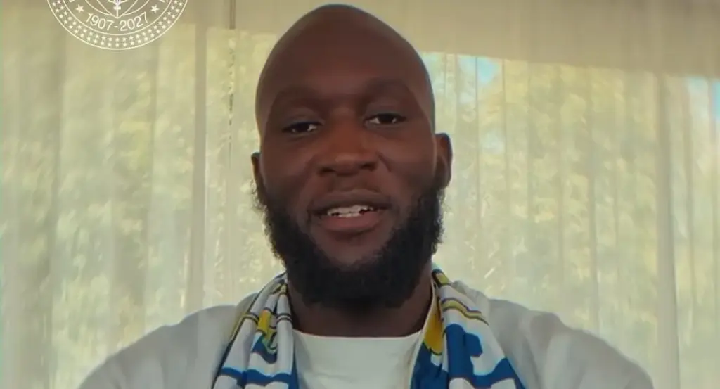Fenerbahçe oficializa a contratação do centroavante Lukaku