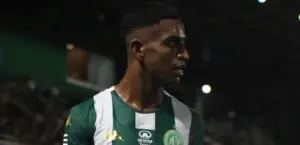 Meia da Chapecoense segue internado e sem previsão de alta