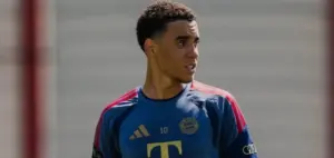 Musiala sofre segundo desmaio pelo Bayern e inicia tratamento
