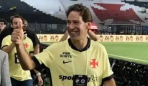Marcos Lamacchia é aplaudido em Vasco x Cruzeiro